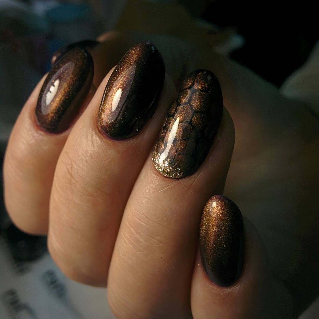 Daria's dark bronze shimmer manicure