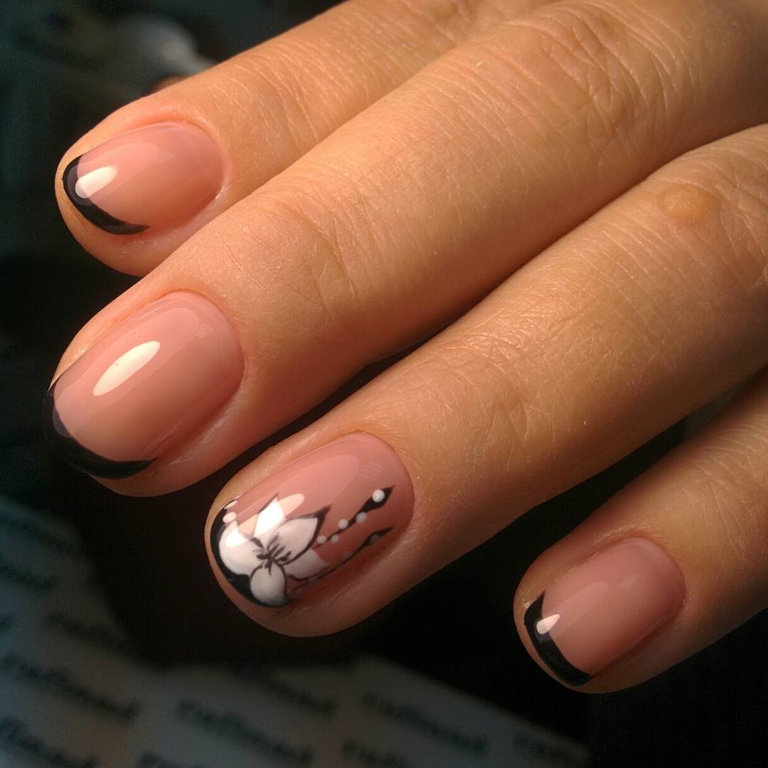 Floral black tips nails by Daria