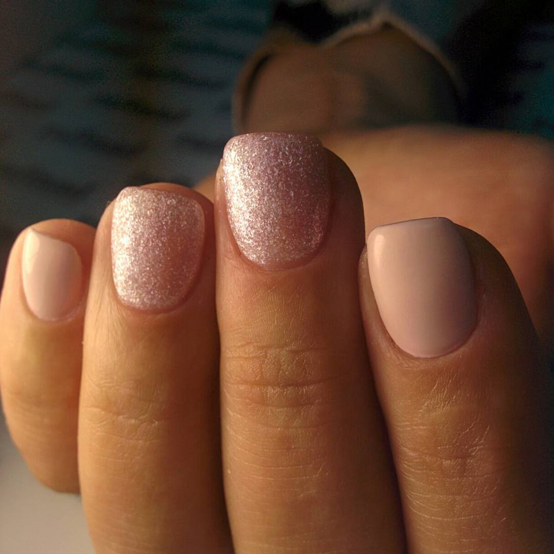 Pink shimmer nails by Daria